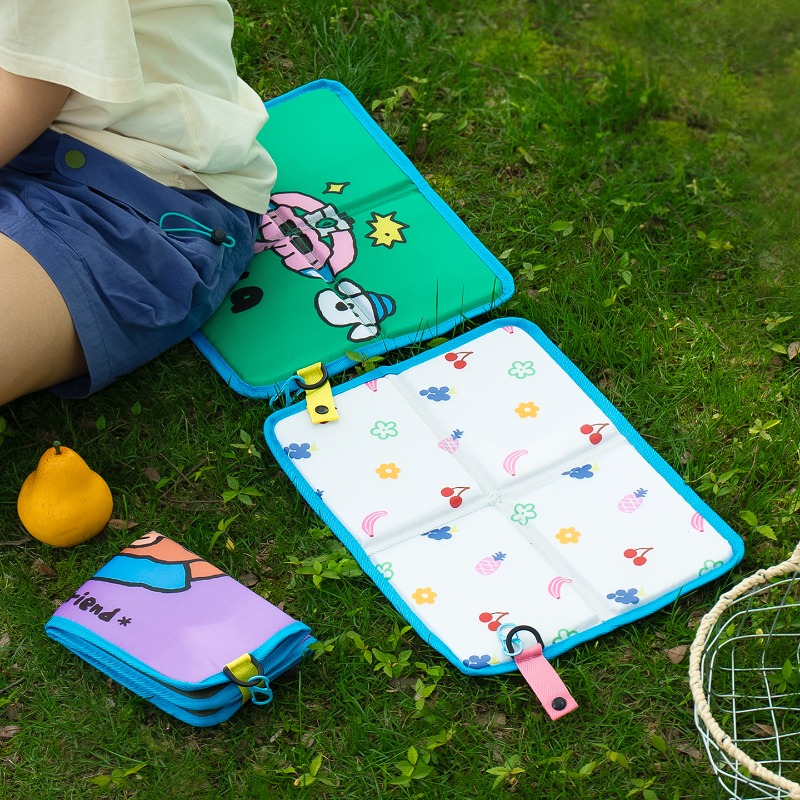Kids Outdoor Mat - 防水ナイロン製ジュースドッグピクニックマット、大型折りたたみ式携帯クッション、屋外キャンプ、ハイキング、子供用ビーチシートパッド
