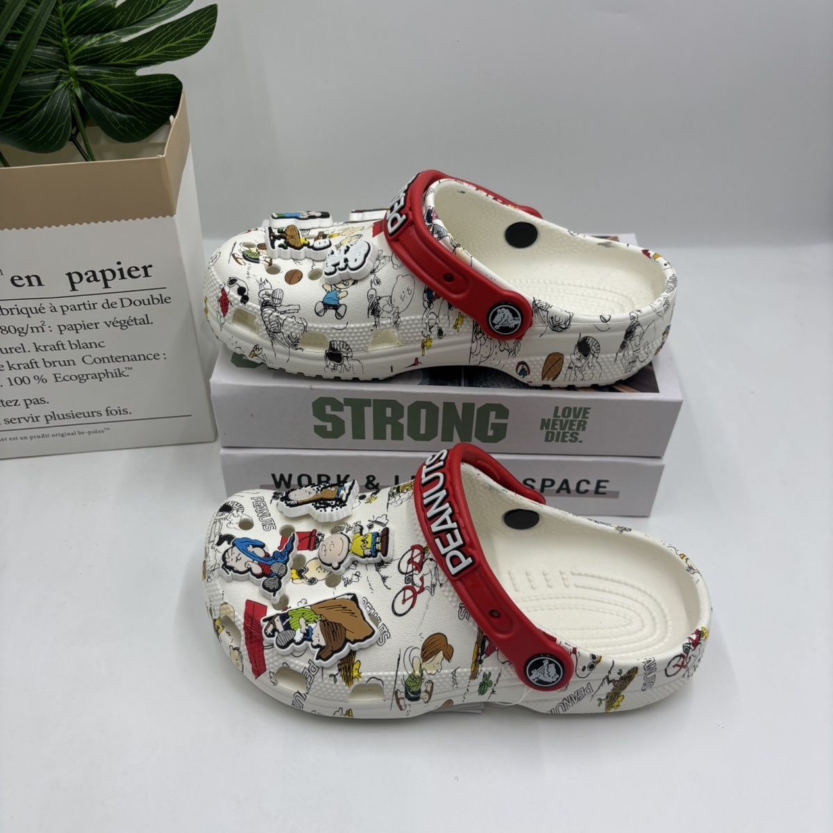 スヌーピー速乾性子供用漫画柄クロッグソフト滑り止め穴あきウォ - Kids Outdoor Tools のレビューと価格